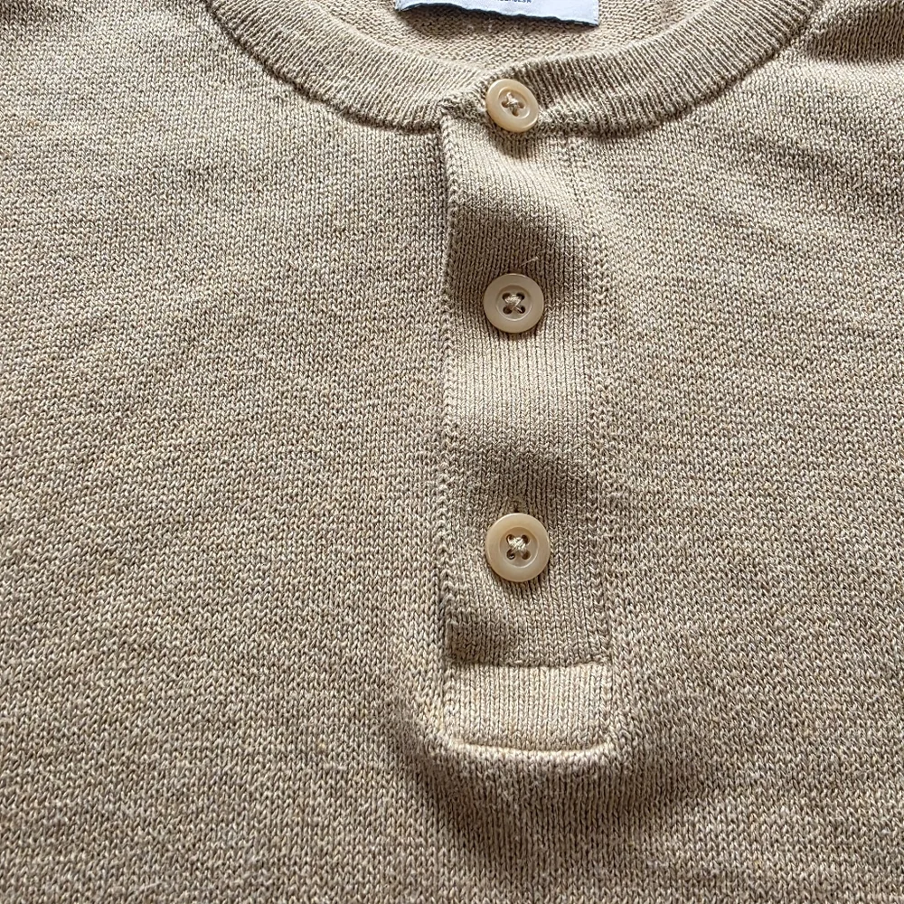 Old Navy XL Tan Henley Lightweight Knit Cozy Sweater Minimal Classic Neutral